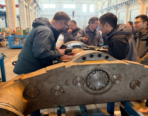 คณะผู้แทนจากกลุ่มบริษัท Traktorodetal ของรัสเซีย เยี่ยมชมบริษัท Shandong Lutong Heavy Industry Machinery Co., Ltd.