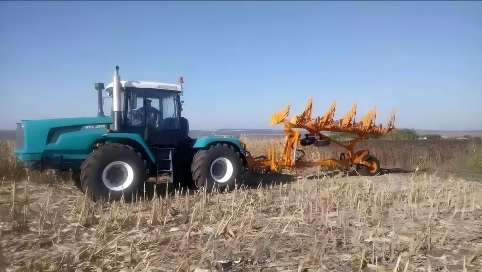 كيف يُعيد الابتكار التكنولوجي لمحاور الدفع صياغة معايير أداء الجرارات المفصلية الحديثة