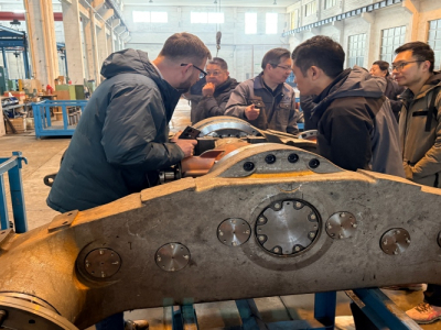 คณะผู้แทนจากกลุ่มบริษัท Traktorodetal ของรัสเซีย เยี่ยมชมบริษัท Shandong Lutong Heavy Industry Machinery Co., Ltd.