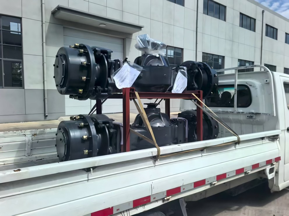 محاور دفع جرارات شاندونغ لوتونغ تدخل السوق الروسية بنجاح.jpg