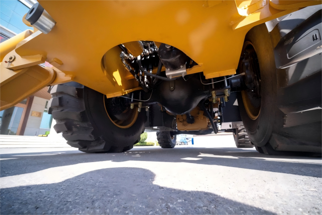 Backhoe Loader Drive Axle .png